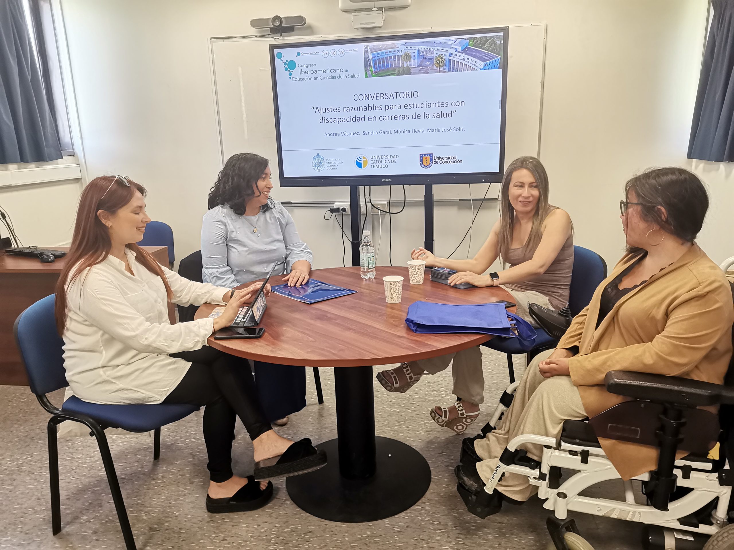 Directora de InclUdeC participó de Conversatorio sobre Ajustes Razonables